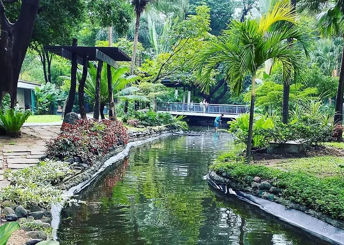 In Greenbelt With Wifi, Pool And Gym Manila